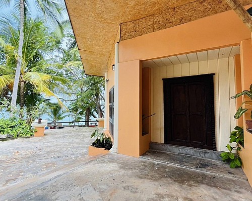 Basic Beach Front Family Room for 4 Persons