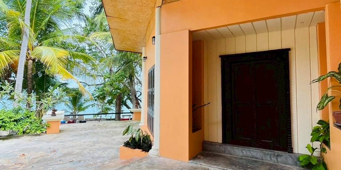 Basic Beach Front Family Room for 4 Persons