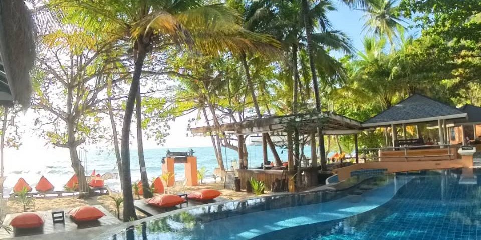 Beachfront Swimming Pool in Koh Phangan